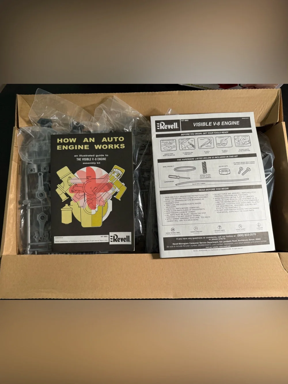 REVELL VISIBLE V8 OPERATING ENGINE 1/4 SCALE MODEL KIT NEW IN OPEN BOX